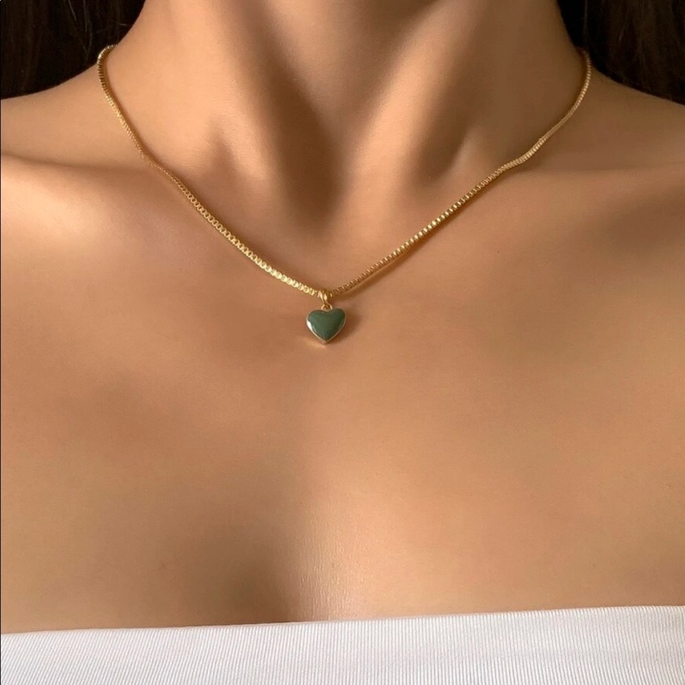 n e w |  green heart necklace ⭐️